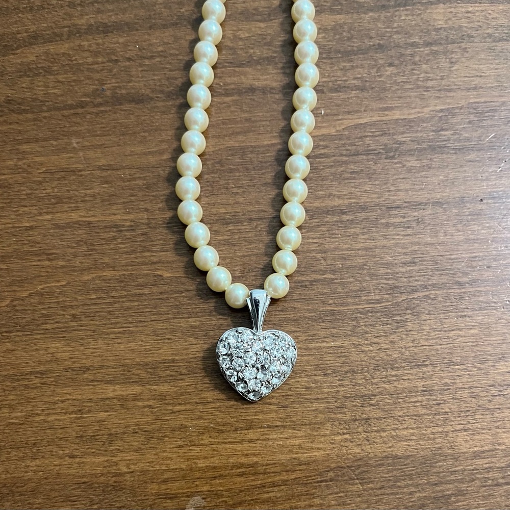 Vintage Monet Elegant Pearl Necklace with Heart Crystal Pendant 16”